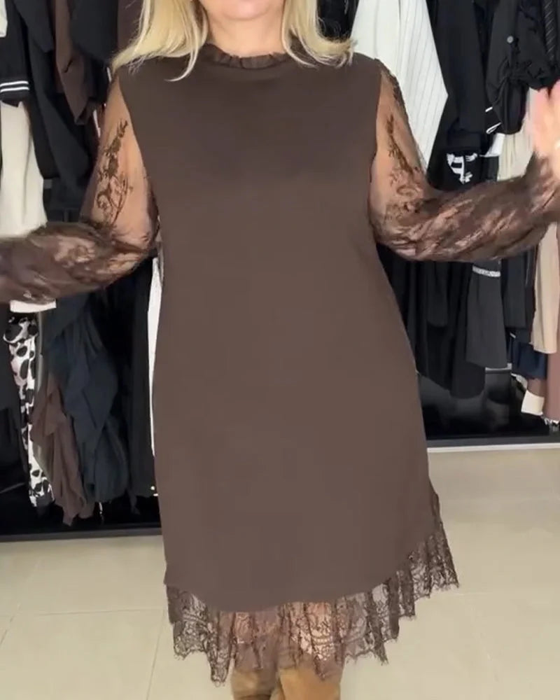 Elegantiška moteriška suknelė su nėrinių raštu