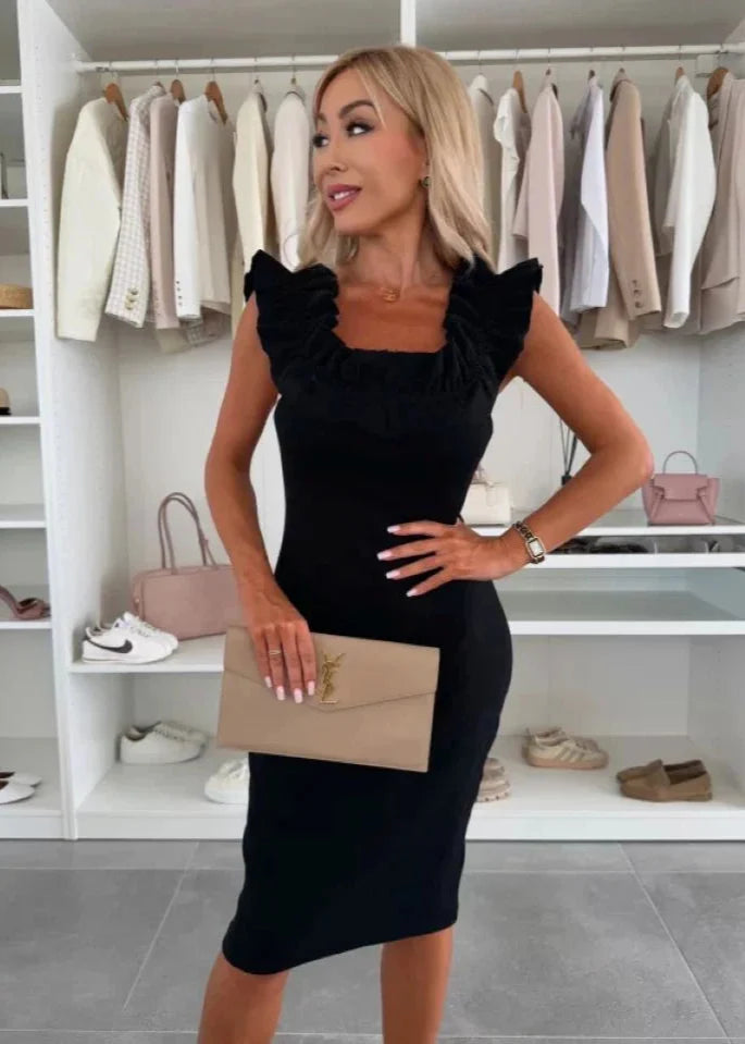 Elegantiška moteriška suknelė atvirais pečiais