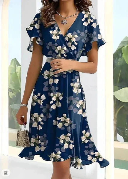 Suknelė su raukiniais ir V formos iškirpte