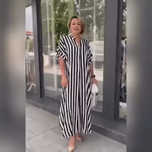 Dryžuota suknelė su V formos kaklo iškirpte