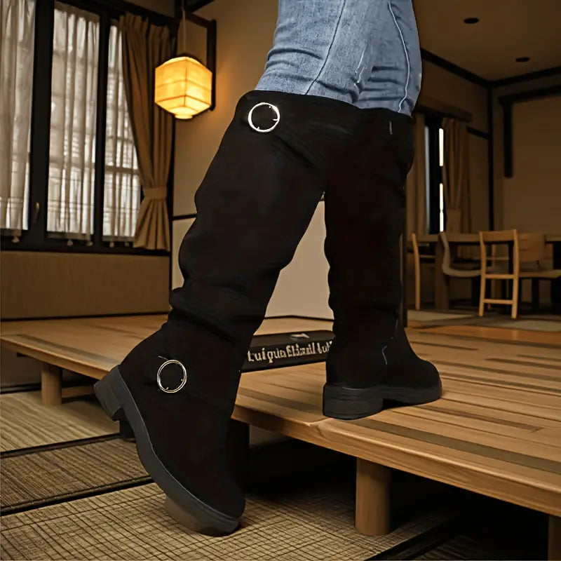 Moteriški zomšiniai ilgaauliai batai