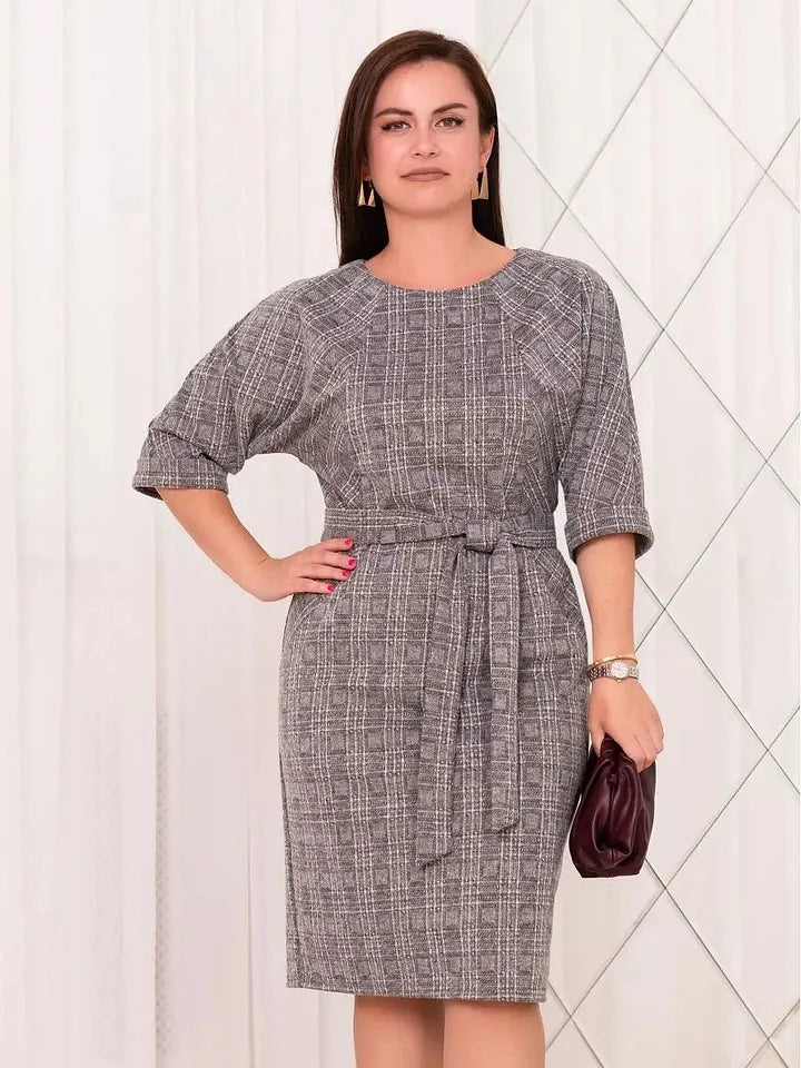 Elegantiška ir žavinga didelių dydžių suknelė