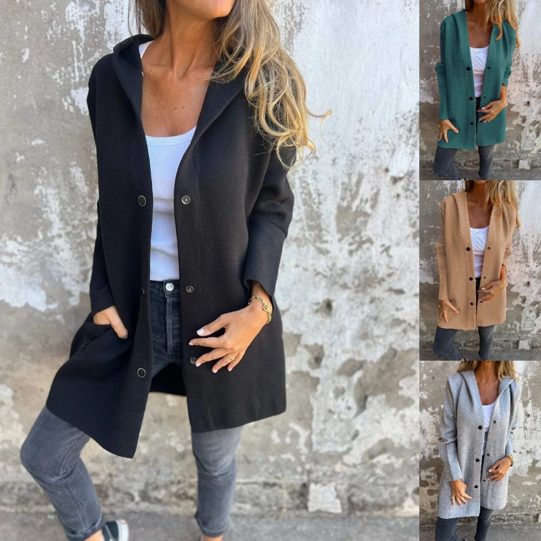 Moteriška striukė su gobtuvu