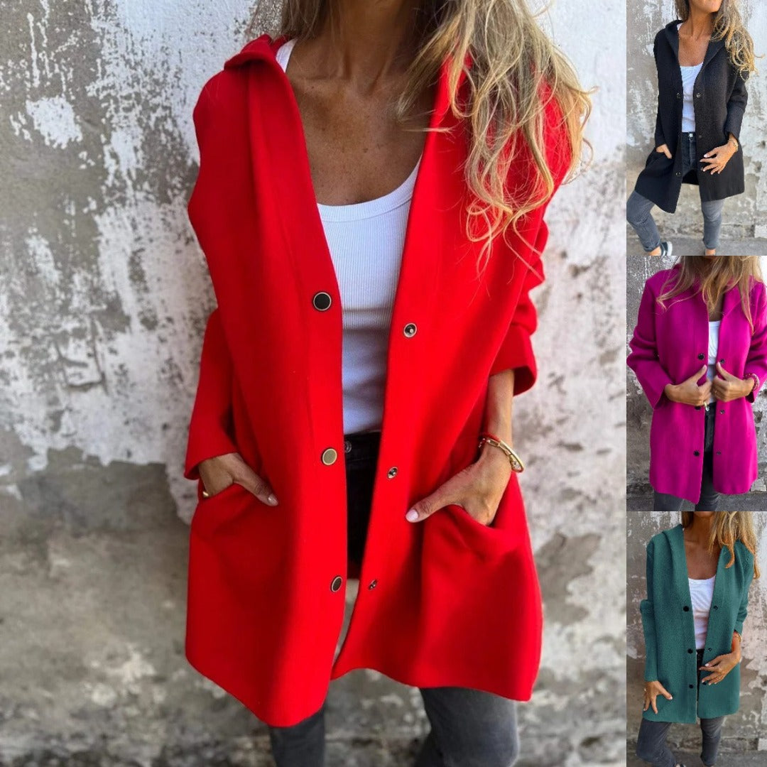 Moteriška striukė su gobtuvu