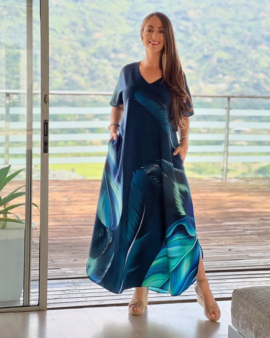 Ilga suknelė su V formos iškirpte