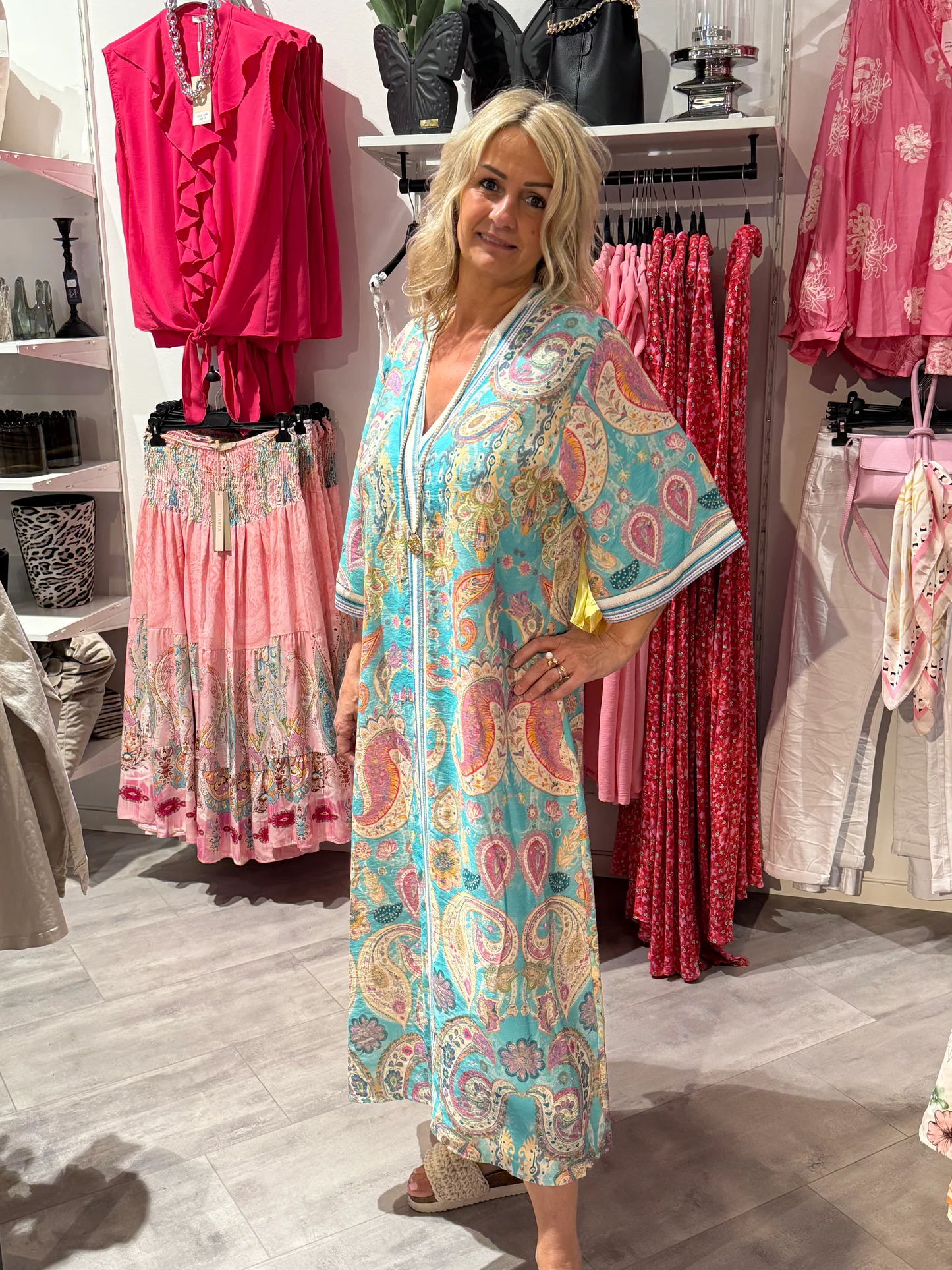 Nauja suknelė, elegantiška ir patogi, dviejų spalvų