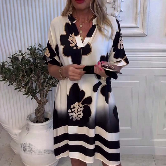 Laisva suknelė su gėlėmis