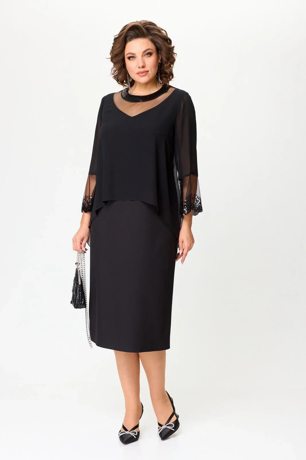 Juoda, puošni ir elegantiška suknelė