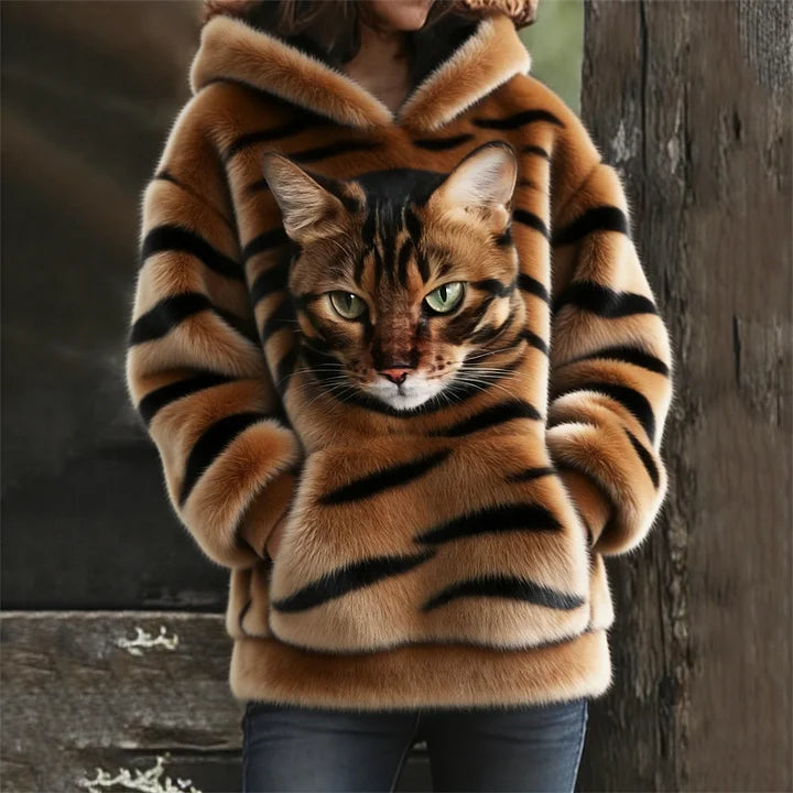 Jaukus pliušinis džemperis su gobtuvu ir kate