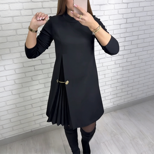 Elegantiška ilgarankovė suknelė su klostuotomis detalėmis