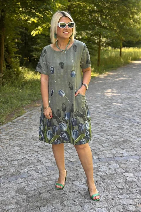 Moteriška suknelė su gėlių raštu