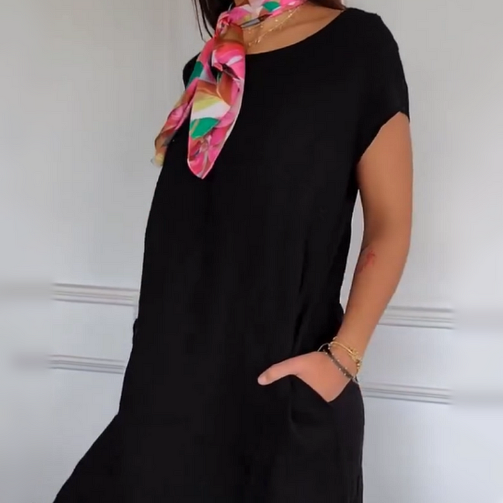 Moteriška paprasta suknelė trumpomis rankovėmis