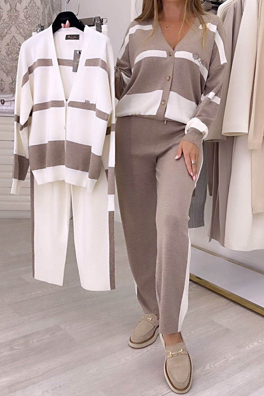 Madingas, megztas dviejų dalių komplektas rudeniui