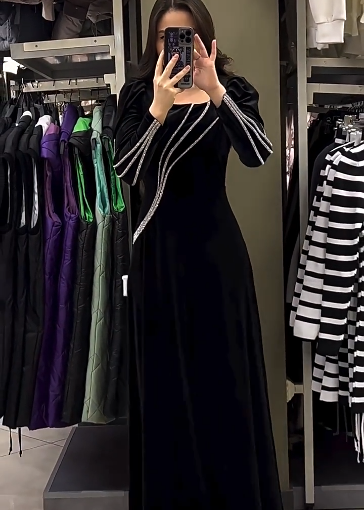Elegantiška ilga suknelė su cirkoniais