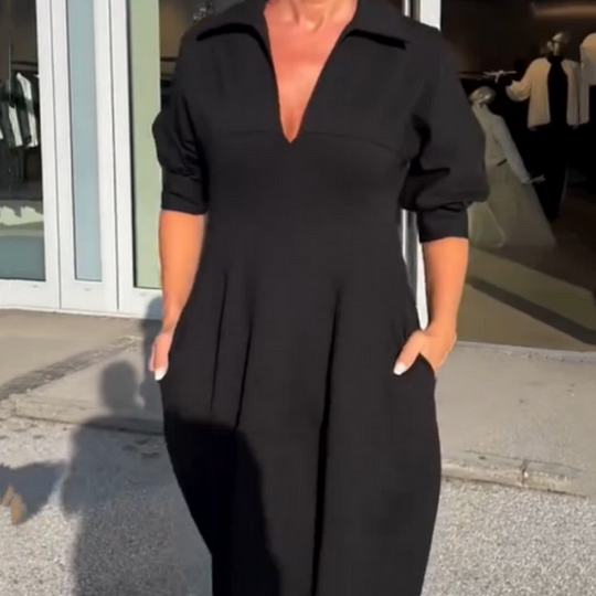 Moteriška vidutinio ilgio suknelė V formos iškirpte