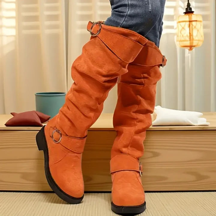 Moteriški zomšiniai ilgaauliai batai