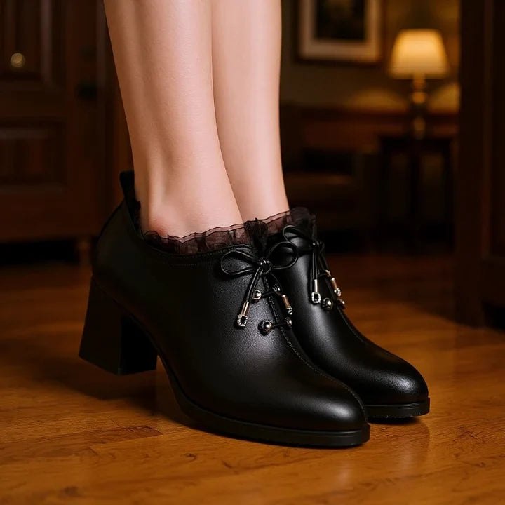 Moteriški bateliai su raišteliais minkštu padu ir storu kulnu