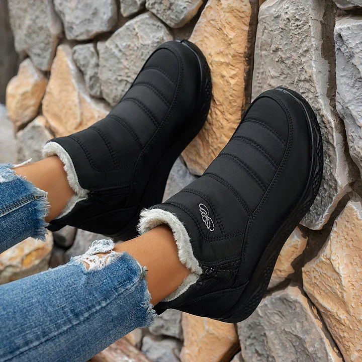 Moteriški, šilti batai su kailiuku