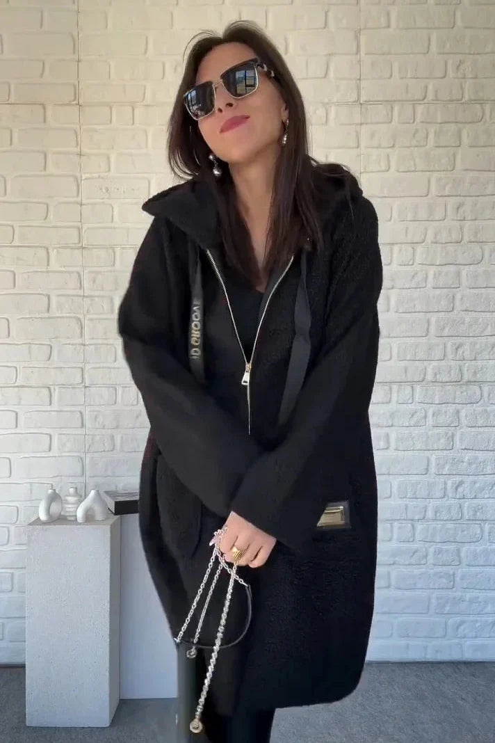 Moteriškas švarkas su gobtuvu