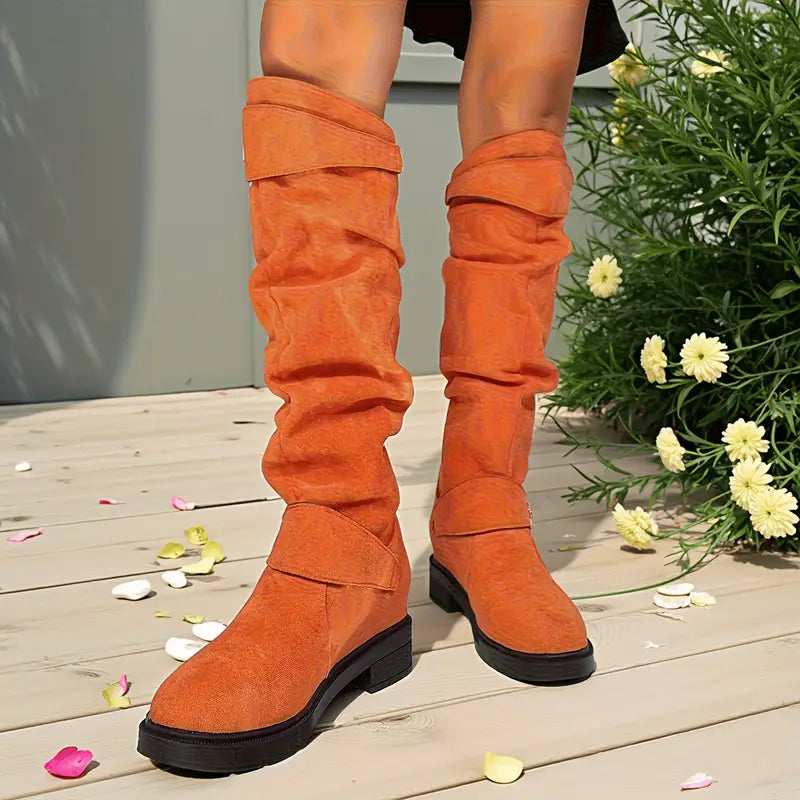 Moteriški zomšiniai ilgaauliai batai