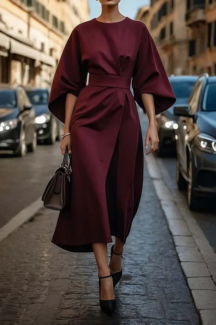 Elegantiška moteriška vienspalvė suknelė su dirželiu