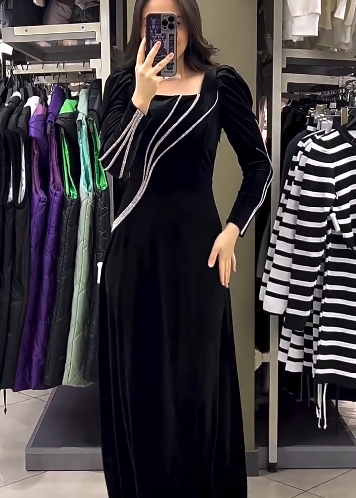 Elegantiška ilga suknelė su cirkoniais