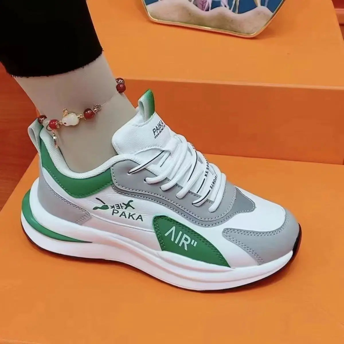 Moteriški lengvi kedukai