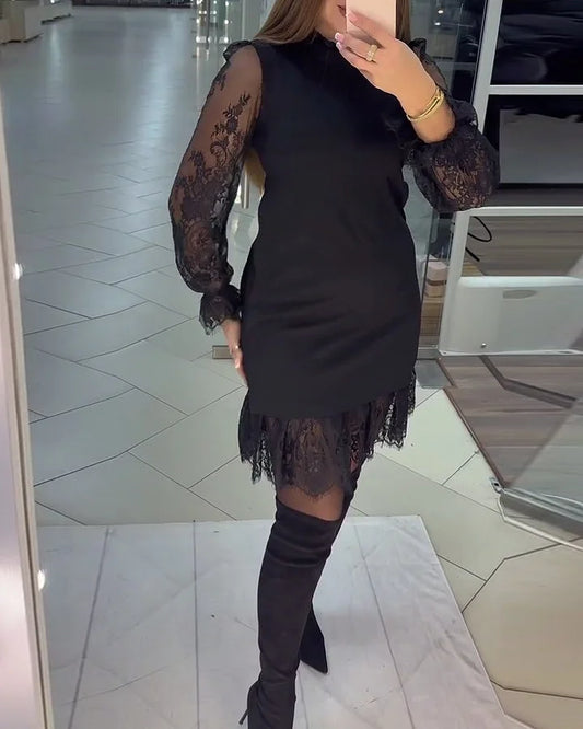 Juoda suknelė su nėriniais