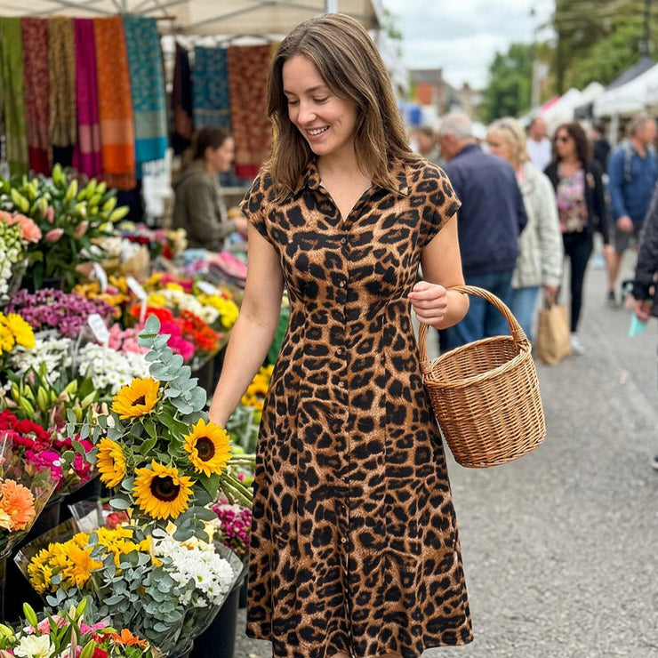 Elegantiška moteriška suknelė su leopardo raštu
